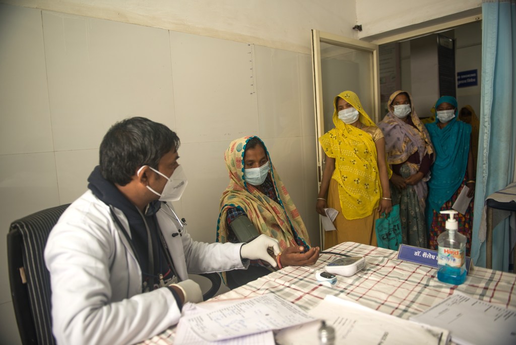 A doctor examines a patient at a health centre in rural India. Rising antimicrobial resistance is making infections harder to treat worldwide. (file photo)